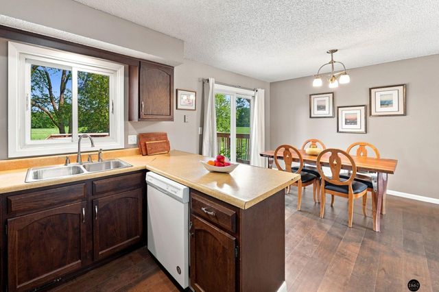 5101 Rosebriar Court, Lincoln, NE 68516