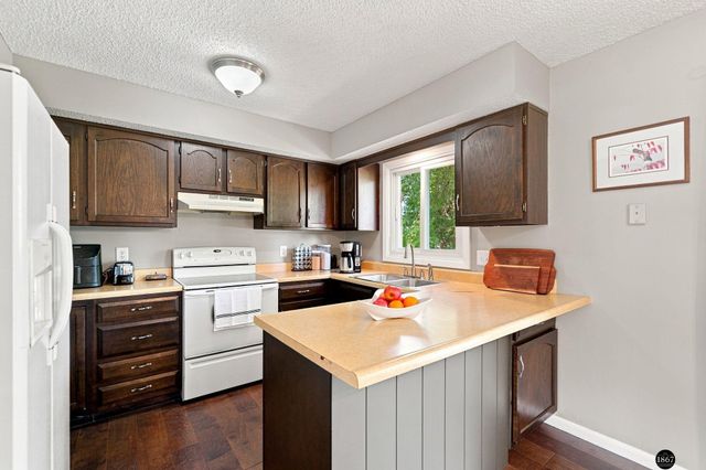 5101 Rosebriar Court, Lincoln, NE 68516