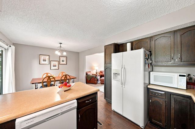 5101 Rosebriar Court, Lincoln, NE 68516