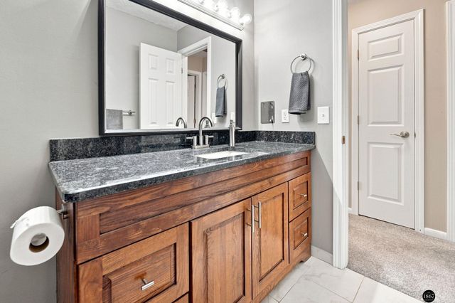5101 Rosebriar Court, Lincoln, NE 68516
