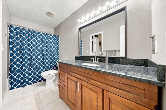 5101 Rosebriar Court, Lincoln, NE 68516