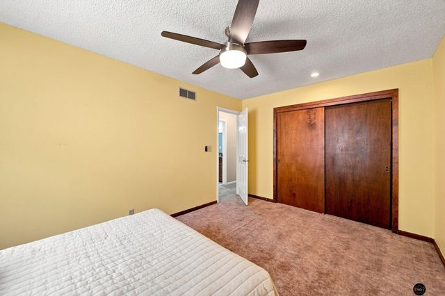 5101 Rosebriar Court, Lincoln, NE 68516