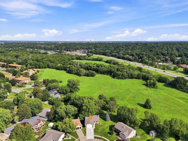 5101 Rosebriar Court, Lincoln, NE 68516