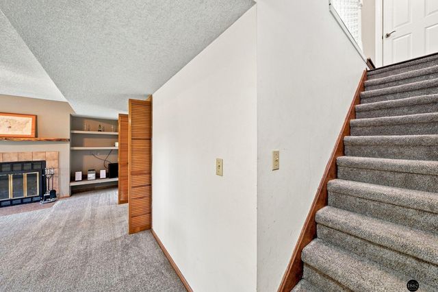 5101 Rosebriar Court, Lincoln, NE 68516