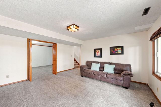 5101 Rosebriar Court, Lincoln, NE 68516
