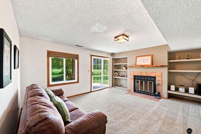 5101 Rosebriar Court, Lincoln, NE 68516