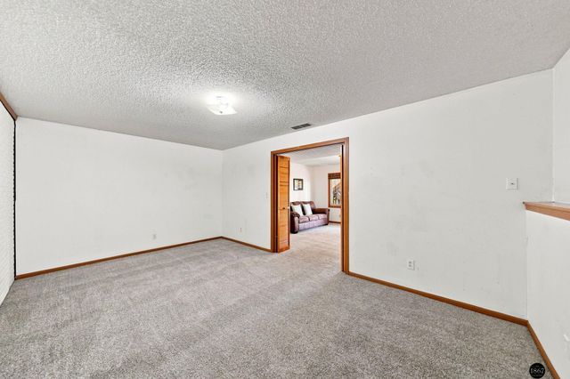 5101 Rosebriar Court, Lincoln, NE 68516