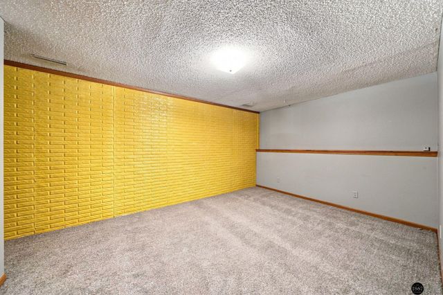 5101 Rosebriar Court, Lincoln, NE 68516