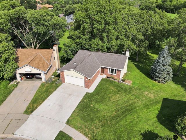 5101 Rosebriar Court, Lincoln, NE 68516