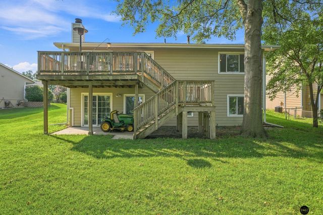 5101 Rosebriar Court, Lincoln, NE 68516