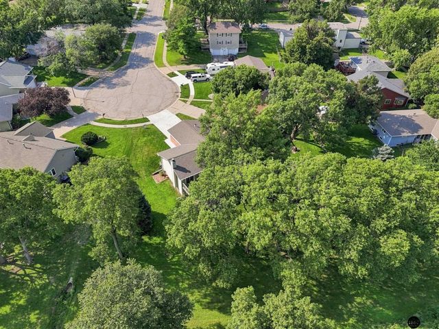 5101 Rosebriar Court, Lincoln, NE 68516