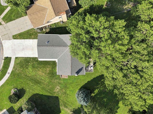 5101 Rosebriar Court, Lincoln, NE 68516