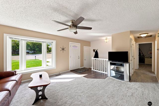 5101 Rosebriar Court, Lincoln, NE 68516