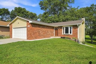 5101 Rosebriar Court, Lincoln, NE 68516