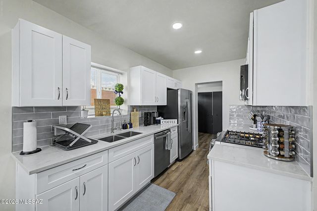 2324 N Treat Avenue, Tucson, AZ 85716