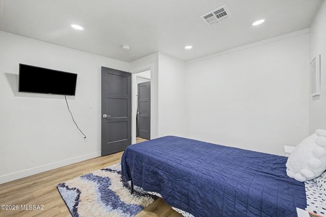 2324 N Treat Avenue, Tucson, AZ 85716