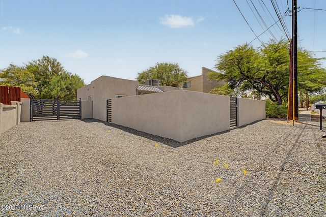 2324 N Treat Avenue, Tucson, AZ 85716