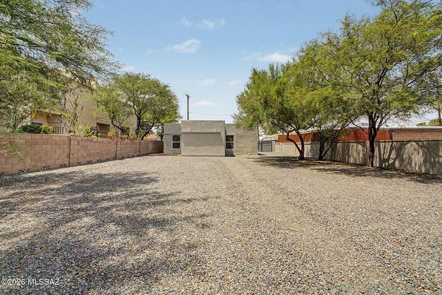 2324 N Treat Avenue, Tucson, AZ 85716