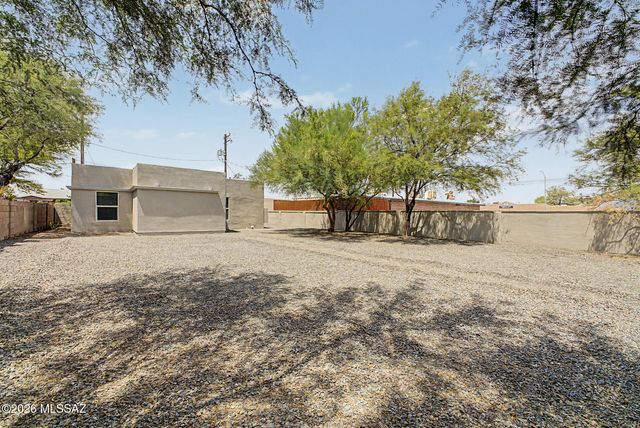 2324 N Treat Avenue, Tucson, AZ 85716