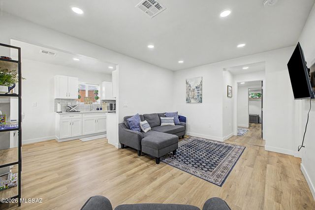 2324 N Treat Avenue, Tucson, AZ 85716