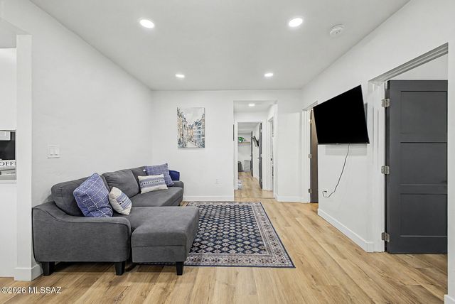 2324 N Treat Avenue, Tucson, AZ 85716