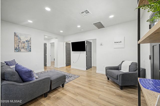 2324 N Treat Avenue, Tucson, AZ 85716