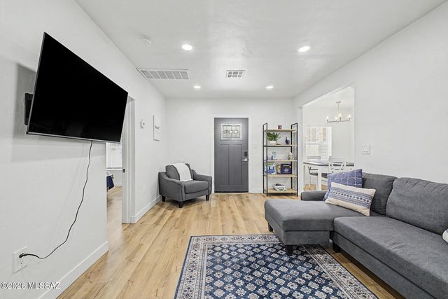 2324 N Treat Avenue, Tucson, AZ 85716