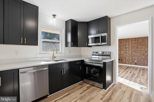 1910 DELMAR ORCHARD RD, Martinsburg, WV 25403