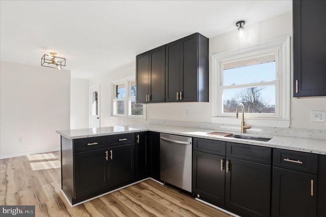 1910 DELMAR ORCHARD RD, Martinsburg, WV 25403