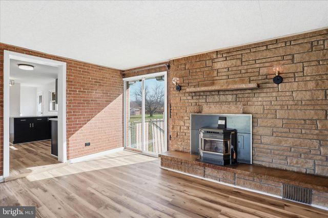 1910 DELMAR ORCHARD RD, Martinsburg, WV 25403