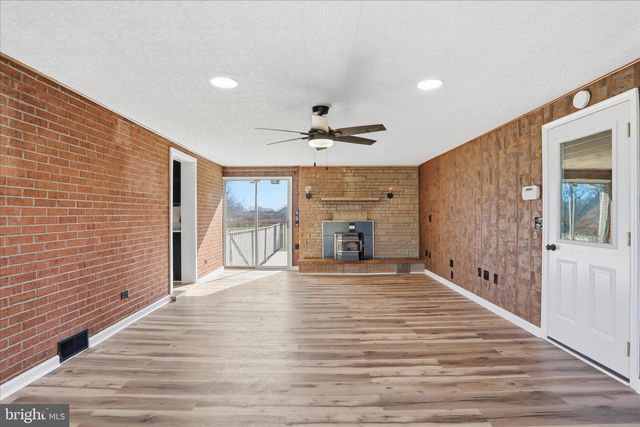 1910 DELMAR ORCHARD RD, Martinsburg, WV 25403