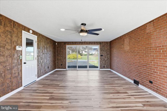 1910 DELMAR ORCHARD RD, Martinsburg, WV 25403