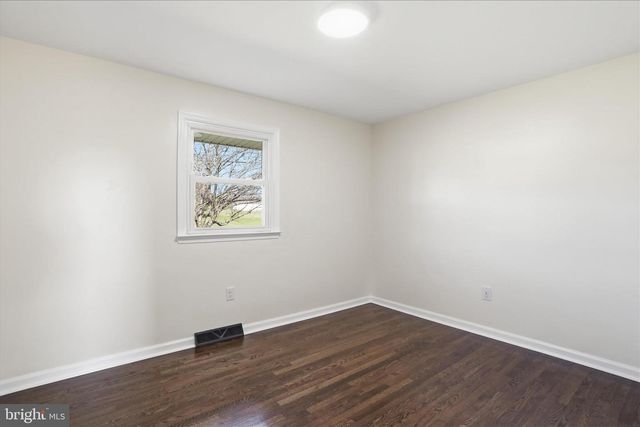 1910 DELMAR ORCHARD RD, Martinsburg, WV 25403