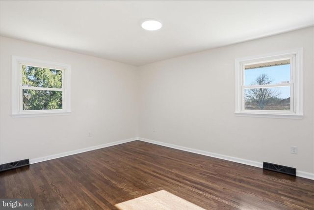 1910 DELMAR ORCHARD RD, Martinsburg, WV 25403