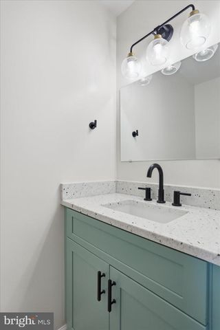 1910 DELMAR ORCHARD RD, Martinsburg, WV 25403