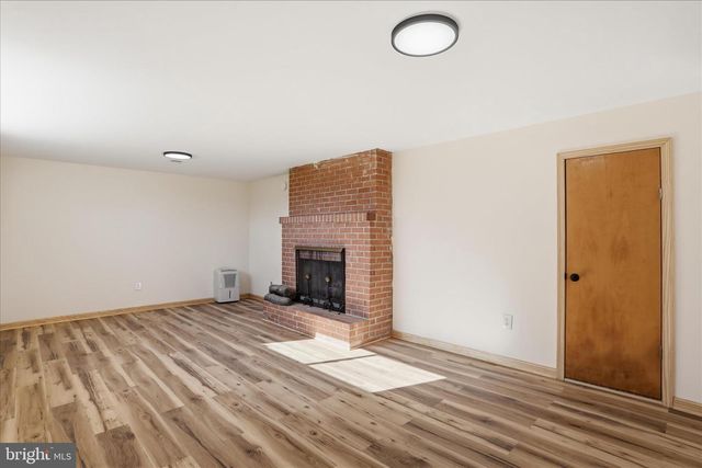 1910 DELMAR ORCHARD RD, Martinsburg, WV 25403