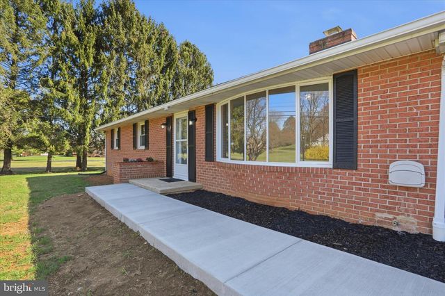 1910 DELMAR ORCHARD RD, Martinsburg, WV 25403