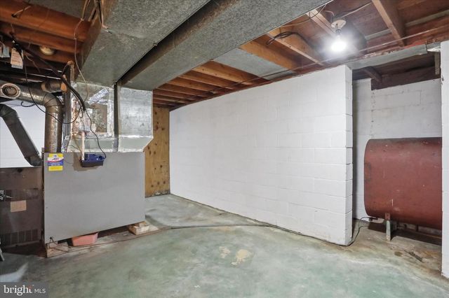 1910 DELMAR ORCHARD RD, Martinsburg, WV 25403