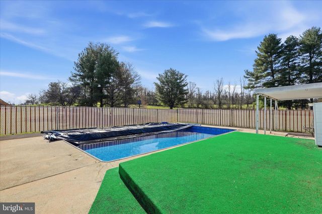 1910 DELMAR ORCHARD RD, Martinsburg, WV 25403