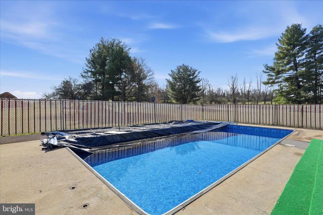 1910 DELMAR ORCHARD RD, Martinsburg, WV 25403