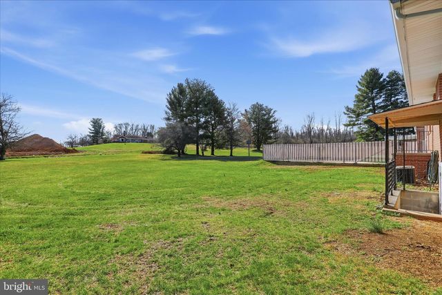 1910 DELMAR ORCHARD RD, Martinsburg, WV 25403