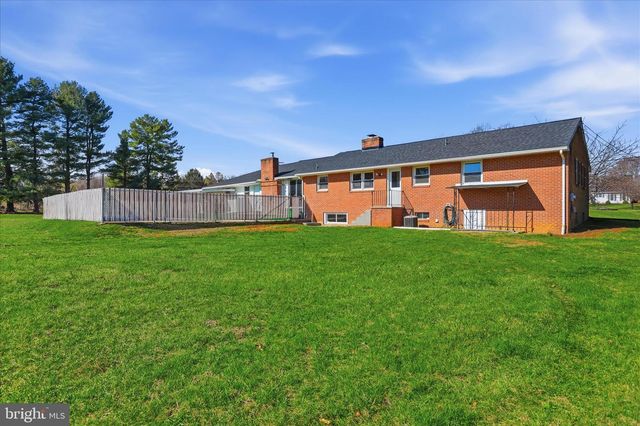 1910 DELMAR ORCHARD RD, Martinsburg, WV 25403