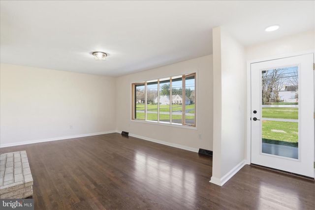 1910 DELMAR ORCHARD RD, Martinsburg, WV 25403