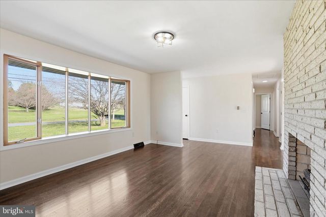 1910 DELMAR ORCHARD RD, Martinsburg, WV 25403