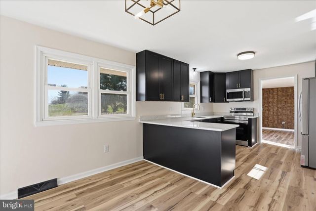 1910 DELMAR ORCHARD RD, Martinsburg, WV 25403