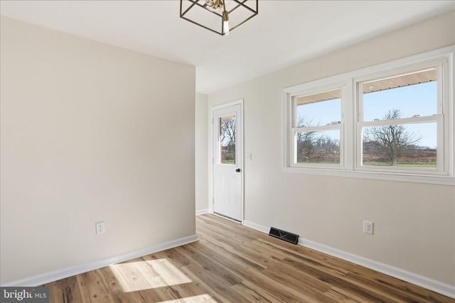 1910 DELMAR ORCHARD RD, Martinsburg, WV 25403