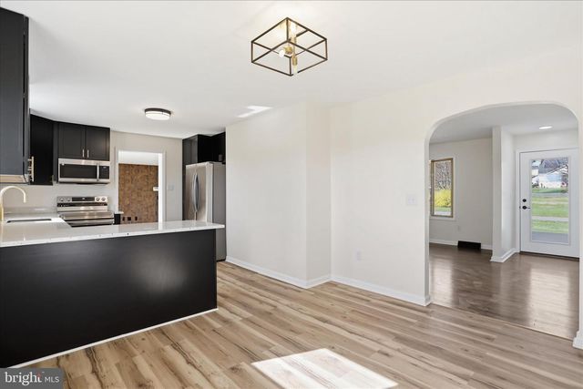 1910 DELMAR ORCHARD RD, Martinsburg, WV 25403