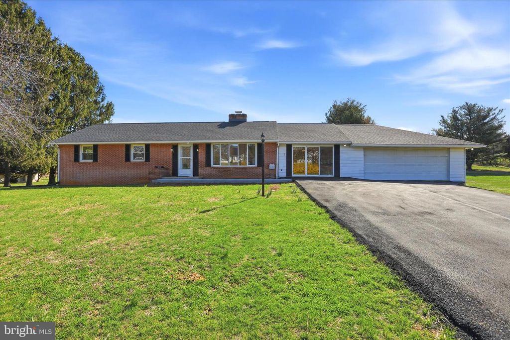 1910 DELMAR ORCHARD RD, Martinsburg, WV 25403