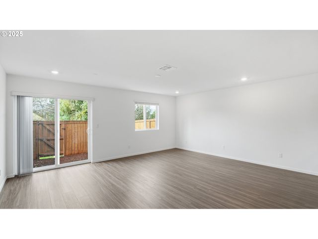 1588 LAURA VISTA Dr Nw, Albany, OR 97321