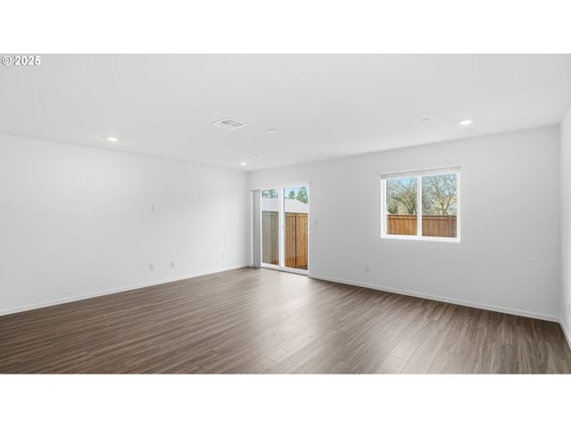 1588 LAURA VISTA Dr Nw, Albany, OR 97321